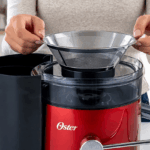 Extractor de Jugos OSTER de 2 Velocidades 600W Rojo FPSTJE320R-053 - Imagen 2