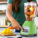Combo Oster: Licuadora de 2 Velocidades con Vaso de Vidrio + Cuchilla Adicional - Imagen 4