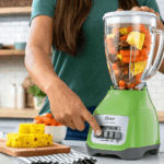 Licuadora OSTER de 2 Velocidades con Pulsador Verde BLSTKAG-KPB - Imagen 3